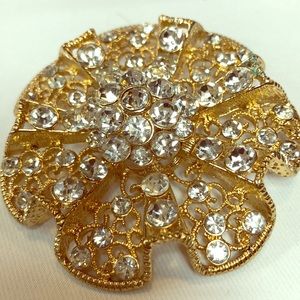 1980’s vintage gold & crystal brooch